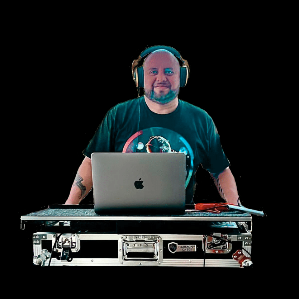 DJ Play Photo